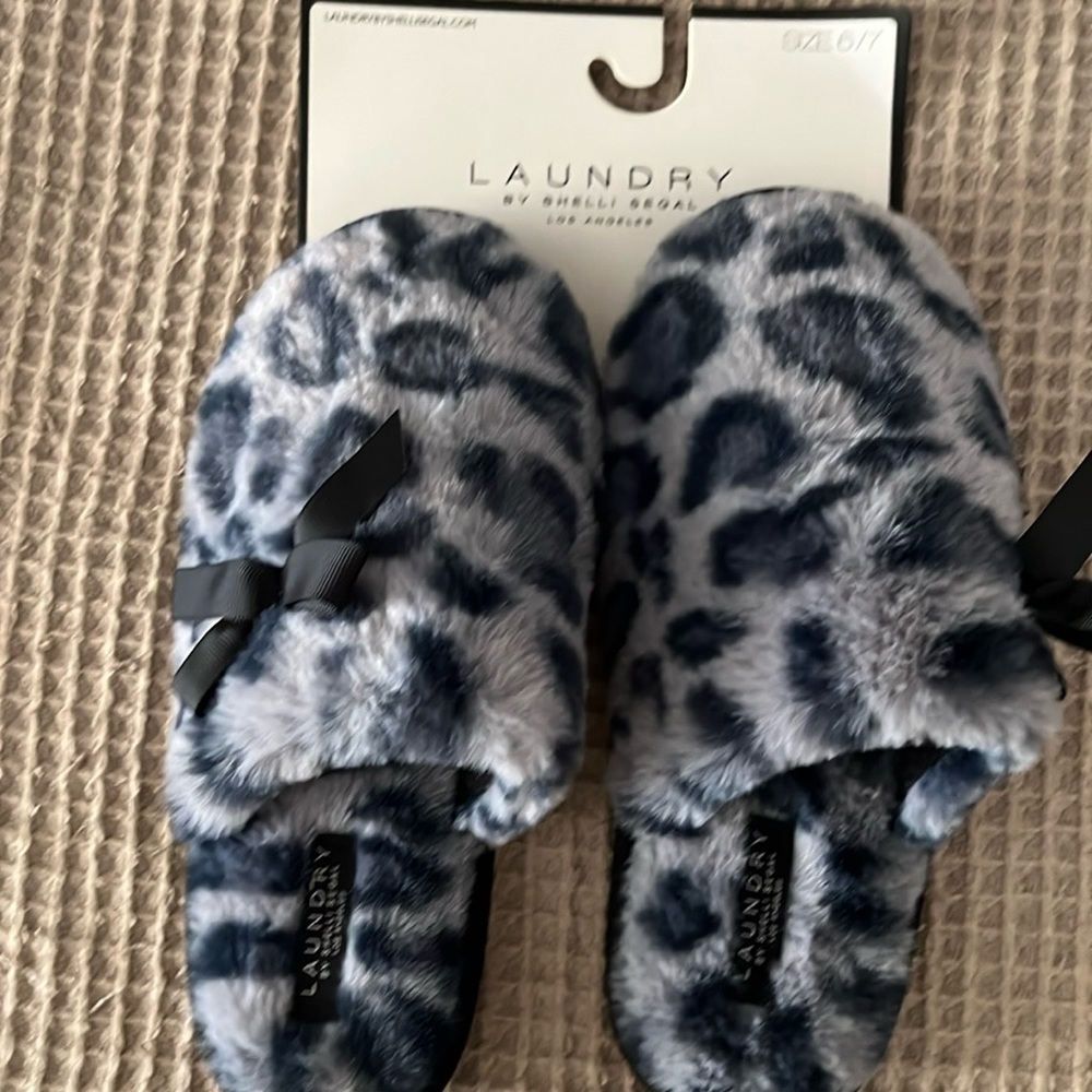 Laundry by Shelli segal slippers
